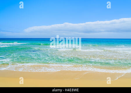 Schönen Sandstrand Cala Sinzias Strand und Türkis Meer, Insel Sardinien, Italien Stockfoto