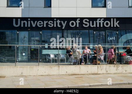 Universität von Suffolk Zeichen auf Ipswich Kai Stockfoto