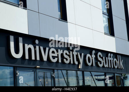 Universität von Suffolk Zeichen auf Ipswich Kai Stockfoto