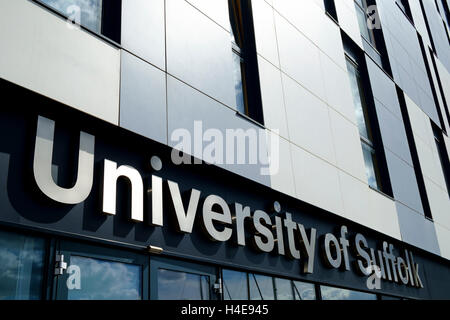 Universität von Suffolk Zeichen auf Ipswich Kai Stockfoto