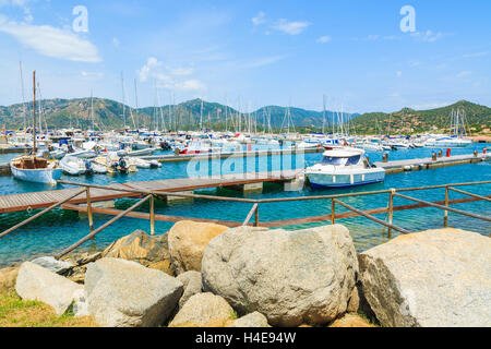 Yacht Boote im Hafen von Porto Giunco, Insel Sardinien, Italien Stockfoto