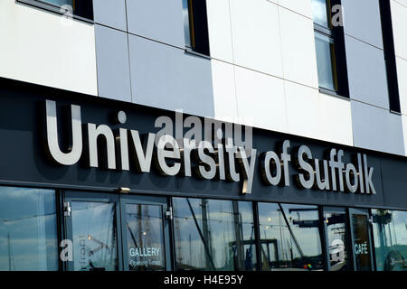 Universität von Suffolk Zeichen auf Ipswich Kai Stockfoto