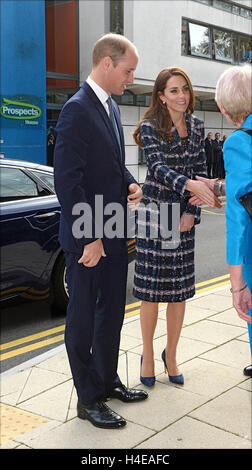 Der Herzog und die Herzogin von Cambridge ankommen an der University of Manchester im Nationalinstitut Graphen während eines Engagements in Manchester anzeigen. Stockfoto