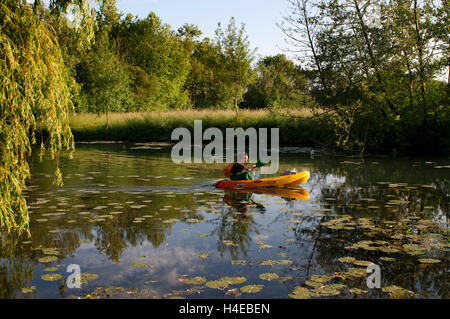 Kajak Azay le Rideau, im Fluss Indre, Loiretal, Frankreich. Stockfoto