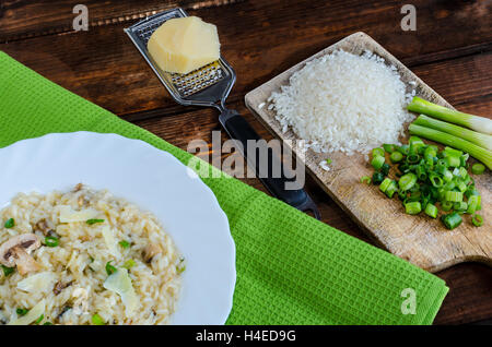 Italienischen Risotto mit Pilzen und Frühlingszwiebeln Stockfoto