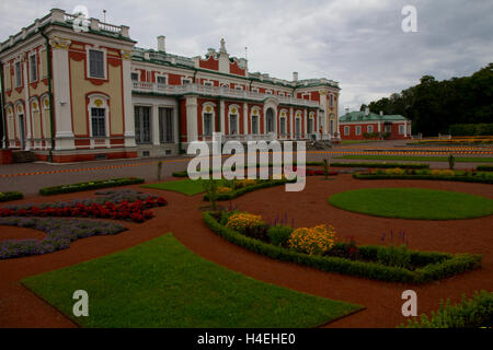 Herzstück des Tallins weitläufige 172 Hektar großen Kadriorg Park ist der prächtige barocke Kadriorg-Palast in der russischen Zeit. Stockfoto