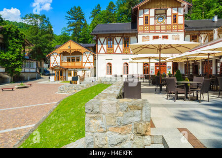 Park mit historischen Bauten im Stadtzentrum der Stadt Szczawnica, Polen Stockfoto