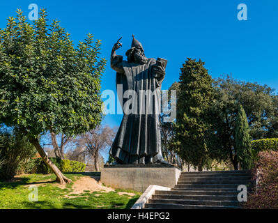 Split, Kroatien - 27. März 2016 - Statue des Bischofs Gregor von Nin in Split, Kroatien, neben den Diokletian Palast, an einem sonnigen Stockfoto