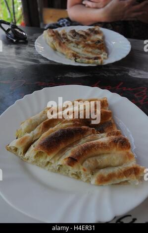 Traditionelle bosnische Pita Pasteten. Stockfoto