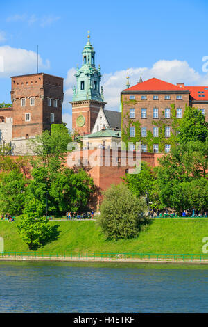 Königsschloss und Weichsel Fluss an schönen Sonnentag, Polen Stockfoto