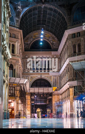 Die Galleria Umberto I, Neapel: The Gallery wurde gebaut, um Handel zu fördern und ein Symbol einer Stadt wiedergeboren zu werden. Stockfoto