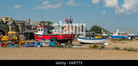 Strandeten arbeiten Boote, Panorama in Aldeburgh, Suffolk, England Stockfoto