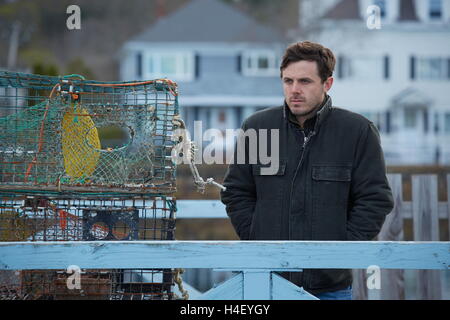 Datum der Freigabe: 18. November 2016 Titel: Manchester By The Sea STUDIO: Pearl Street Filmen Regie: Kenneth Lonergan PLOT: ein Onkel ist gezwungen, seinen Jugendlichen Neffen kümmern, nachdem der junge Vater Bild stirbt: Casey Affleck als Lee Chandler (Credit: C Pearl Street Filme/Unterhaltung Bilder /) Stockfoto