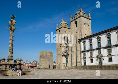 Kathedrale von Porto und Pelourinho Statue, Altstadt, Porto, Portugal Stockfoto