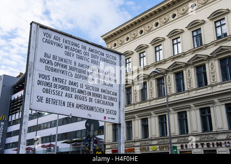 der Website-Checkpoint Charlie in Berlin Mitte Stockfoto