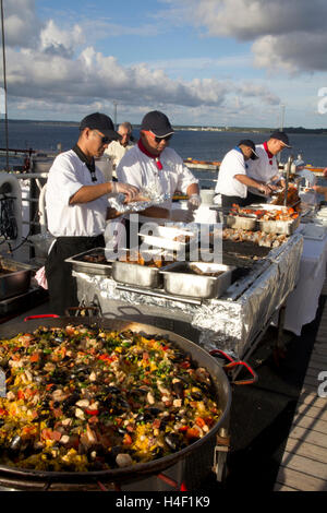 Eine aufwendige outdoor-Grill-Buffet war ein kulinarisches Highlight in einem Sommer 2016 Ostsee Reise auf Windstar Cruises Wind Surf Stockfoto