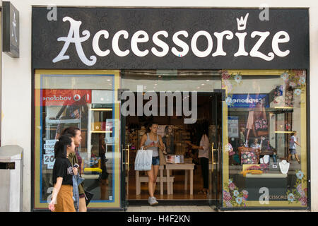 Exeter, Devon, England, UK - 30. September 2016: Accessorize Schaufenster an der High Street. Stockfoto