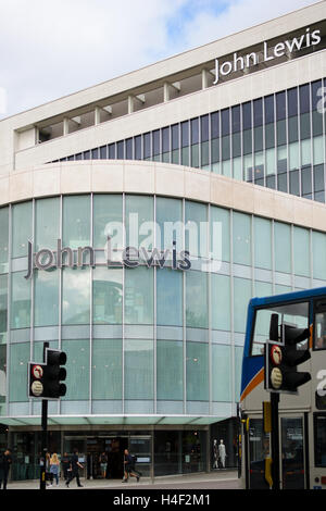 Exeter, Devon, England, UK - 28. September 2016: John Lewis Department Store Fassade an der High Street in Exeter. Stockfoto