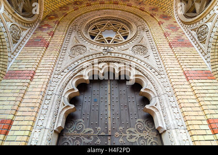 Haupteingang der großen Synagoge in der Dohany Straße. Der Dohany Straße Synagoge oder Tabakgasse Synagoge in Budapest, Ungarn. Stockfoto