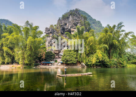 Die Kalksteine Hügel in der Nähe des Banyan Tree Park im Chuanyan Village, Yangshuo County Stockfoto