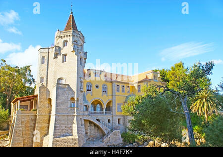 Der alte Palast Condes de Castro Guimarães, befindet sich im städtischen Park Metalúrgica, in den Atlantischen Ozean Bay, Cascais, Por Stockfoto