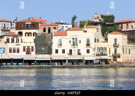 Waterfront Restaurant am alten venezianischen Hafen in Chania, Kreta, Griechenland Stockfoto