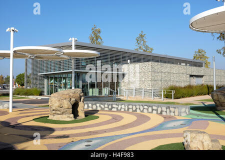 IRVINE, CA - 14. Oktober 2016: Great Park Visitor Center und Fahrt mit dem Heißluftballon. Der Orange County Great Park entsteht. Stockfoto