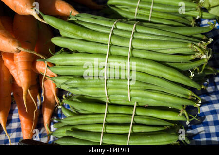 Grüne Bohnen auf die Landwirte vermarkten Stall, England, UK Stockfoto
