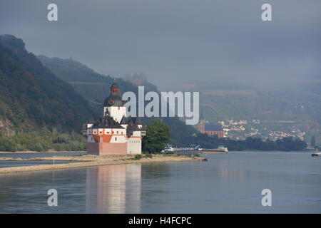 Lorchhausen, Deutschland - 17. September 2016 - schöne Burg Pfalzgrafenstein bei Kaub im Rhein bei Sonnenaufgang Stockfoto