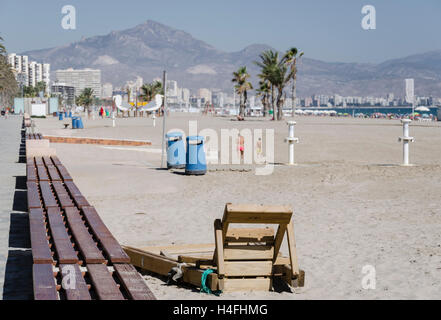 Aussicht auf den langen Strand in San Juan, Alicante, Spanien Stockfoto