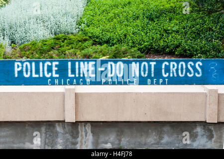 Polizei-Barriere mit den Worten, die Polizei tun keine Ziellinie, Chicago Police Dept. Stockfoto