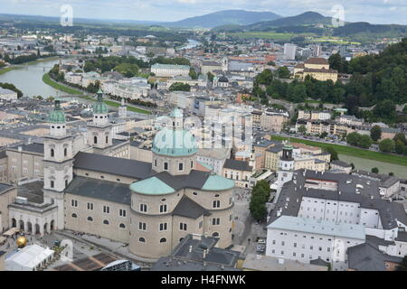 Salzburg, Österreich - 22. August 2016 - Antenne Salzburg von Fotress Hohensalzburg gesehen Stockfoto