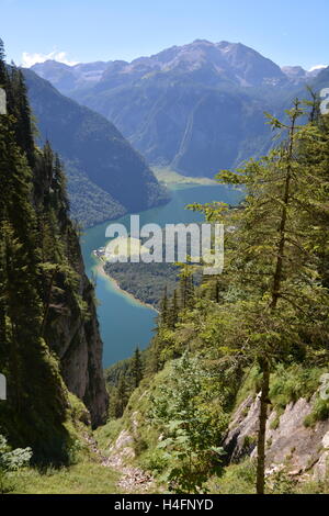 Berchtesgaden, Deutschland - 23. August 2016 - Königssee im Morgenlicht, gesehen vom Wanderweg Rinnkendlsteig Stockfoto