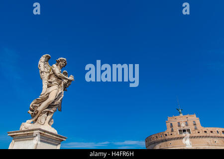 Barocke Engel Skulptur von Paolo Naldin in Rom, Italien Stockfoto
