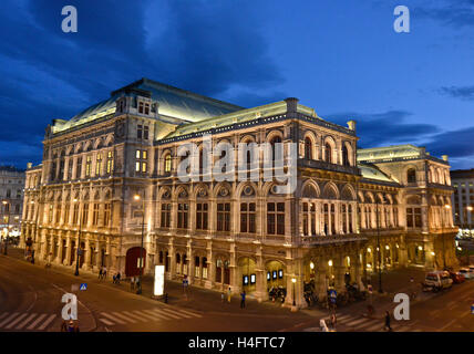 Wiener Staatsoper. Panoramablick Nachtansicht Stockfoto