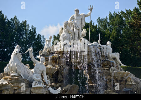 Neptun-Brunnen in den Gärten von Wien, Österreich Stockfoto