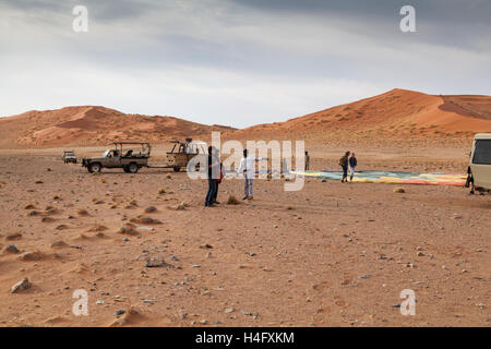 Verpackung bis zum Heißluftballon in Namib-Naukluft-Nationalpark, Namibia Stockfoto