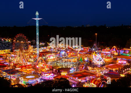 Goose Fair Karneval auf Forest Recreation Ground, von einem hohen Aussichtspunkt. In Notti Stockfoto