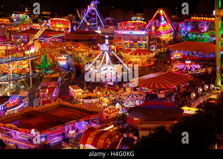 Goose Fair Karneval auf Forest Recreation Ground, von einem hohen Aussichtspunkt. In Notti Stockfoto