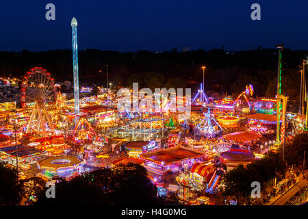 Gänsemesse Karneval auf dem Forest Recreation Ground, von einem hohen Aussichtspunkt. Stockfoto