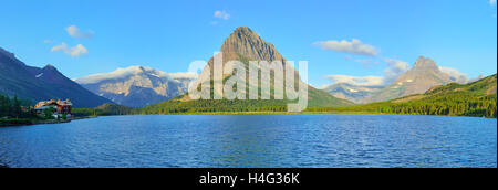 Panoramablick auf die Swiftcurrent Lake im Glacier-Nationalpark im Sommer Stockfoto