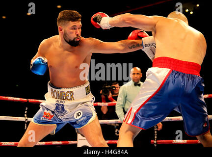 Echo Arena Liverpool, UK 15. Oktober 2016. Tony Bellew V BJ Flores Matchroom Boxing Fight Night.  Tony Bellew (Liverpool) Vs BJ Flores (USA) während ihres Kampfes WBC-Weltmeisterschaft im Cruisergewicht im Echo Arena Liverpool Credit: Stephen Gaunt/Touchlinepics.com/Alamy Live News Stockfoto