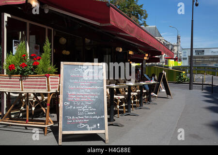 Paris, Frankreich: 13. August 2016 - Speisekarte an Bord vor einem französischen Restaurant im Marais Viertel von Paris Frankreich Stockfoto