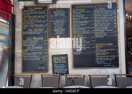 Paris, Frankreich: 16. August 2016 - Speisekarte an Bord vor einem französischen Restaurant in der Nähe von Kathedrale Notre-Dame Stockfoto