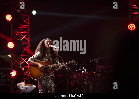 Shanghai, China. 15. Oktober 2016. Corinne Bailey Rae Durchführung auf der Fluss-Bühne während der Jz-Festival im Expo-Park in Shanghai, China. Ein britischer Sänger, Songwriter und Gitarrist aus Leeds, West Yorkshire, sie ist eine zweifache Grammy-Gewinner und hat mehr als 5 Millionen Alben verkauft. D-Keith Brown/Alamy Live-Nachrichten Stockfoto