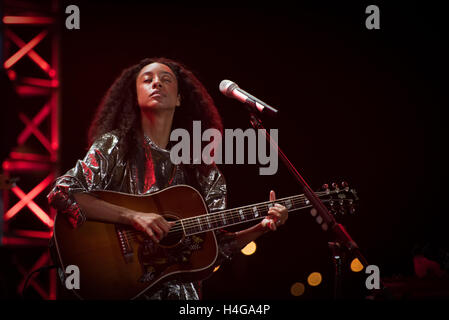 Shanghai, China. 15. Oktober 2016. Corinne Bailey Rae Durchführung auf der Fluss-Bühne während der Jz-Festival im Expo-Park in Shanghai, China. Ein britischer Sänger, Songwriter und Gitarrist aus Leeds, West Yorkshire, sie ist eine zweifache Grammy-Gewinner und hat mehr als 5 Millionen Alben verkauft. D-Keith Brown/Alamy Live-Nachrichten Stockfoto