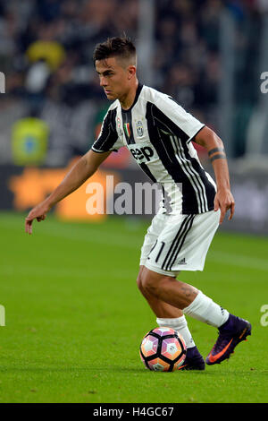 Juventus Stadium, Turin, Italien. 15. Oktober 2016. Serie A Fußball. Juventus Turin vs. Udinese. Paulo Dybala am ball © Action Plus Sport/Alamy Live News Stockfoto