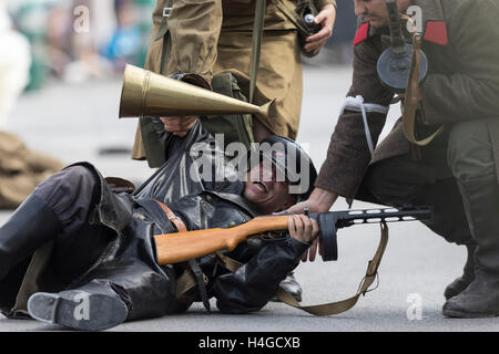 Murcia, Spanien. 16. Oktober 2016. Der Verein Belix Códex zurückerobert die Stadt Murcia für historische militärische Reenactment der großen militärischen Auseinandersetzungen, die die Welt des letzten Jahrhunderts getroffen Hervorhebung der ersten und zweiten Weltkrieg. Erholung der deutschen Truppen gegen die 28 Männer Panfilov bei der Schlacht um Moskau 1941 während des zweiten Weltkriegs. Bildnachweis: ABEL F. ROS/Alamy Live-Nachrichten Stockfoto