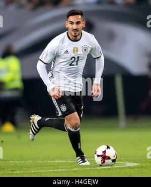 Hamburg, Deutschland. 8. Oktober 2016. Deutschlands Ilkay Gündogan während der WM-Quali match zwischen Deutschland und der Tschechischen Republik in Hamburg, Deutschland, 8. Oktober 2016. Foto: THOMAS EISENHUTH/Dpa - NO-Draht-SERVICE - (Achtung Redaktionen: für FASCIMILE Rundfunk nur nach vorheriger Absprache) © Dpa/Alamy Live-Nachrichten Stockfoto