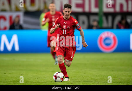 Hamburg, Deutschland. 8. Oktober 2016. Tschechische Mailand Petrzela während der WM-Quali match zwischen Deutschland und der Tschechischen Republik in Hamburg, Deutschland, 8. Oktober 2016. Foto: THOMAS EISENHUTH/Dpa - NO-Draht-SERVICE - (Achtung Redaktionen: für FASCIMILE Rundfunk nur nach vorheriger Absprache) © Dpa/Alamy Live-Nachrichten Stockfoto